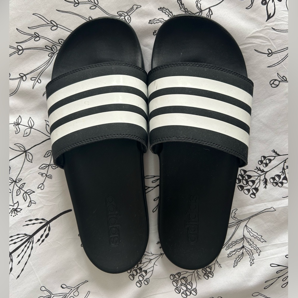 Adidas Adilette Comfort Slides BLK/WHT worn once Size 9 VERY COMFORTABLE! Unisex
